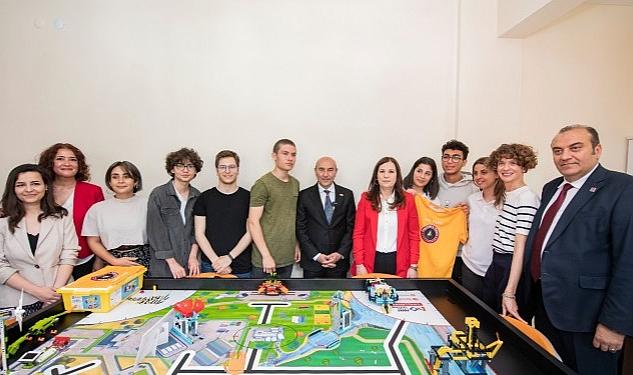 Başkan Soyer Balçova’da gençlerle buluştu