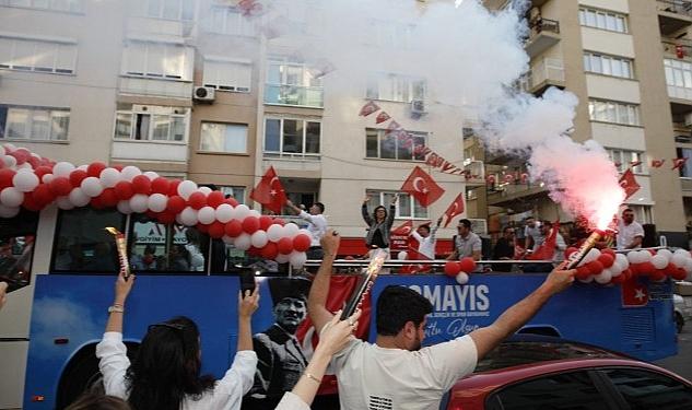 Bayraklı ‘Atatürk’te’ birleşti – Sokak sokak 19 Mayıs coşkusu!