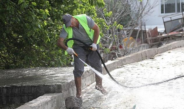 Bodrum Belediyesi Temizlik İşleri Müdürlüğü tertemiz bir Turgutreis için kolları sıvadı