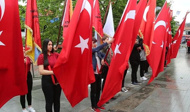 Gölcük’te 19 Mayıs Atatürk’ü Anma Gençlik ve Spor Bayramı’nın 104.’üncü yılı; düzenlenen tören ve programlarda coşku ile kutlandı