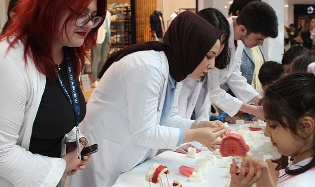 İzmir’in Balçova İlçesindeki Öğrenciler Dokuz Eylül Üniversitesi Diş Hekimliği Fakültesiyle Ağız ve Diş Sağlığına Kavuşuyor