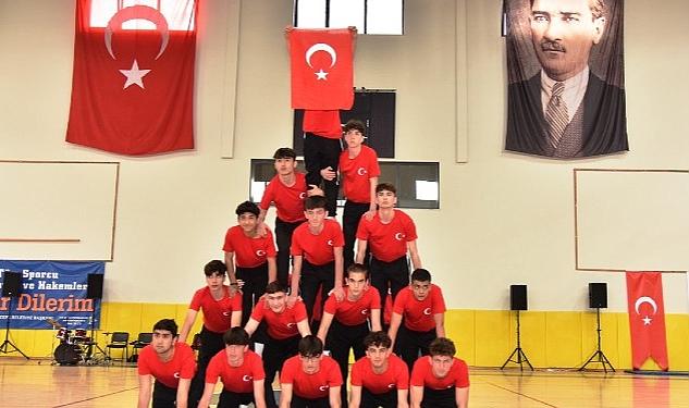 Kartepe’de düzenlenen 19 Mayıs Atatürk’ü Anma, Gençlik ve Spor Bayramı büyük bir coşkuyla kutlandı